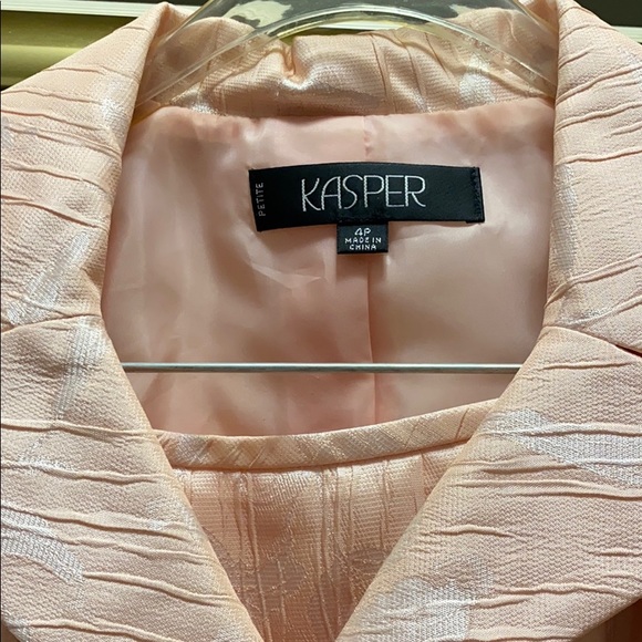 🌸 Floral Kasper Suit 🌸 - Picture 2 of 7